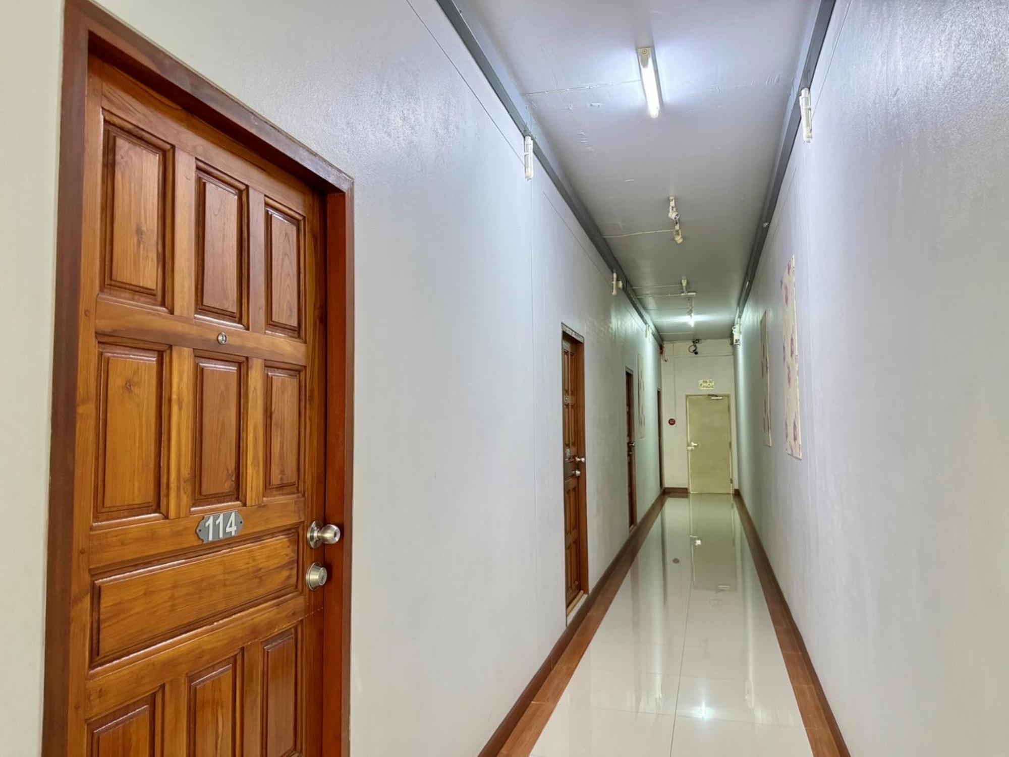 Nicha Residence Hotel Bangkok Ngoại thất bức ảnh